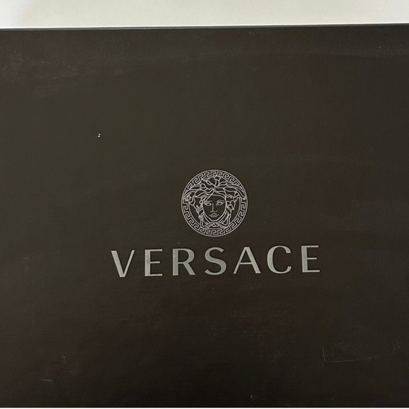 NWOT/NIB Versace pool slides in beautiful fuchsia color!  Come with box 💞 - Picture 4 of 5